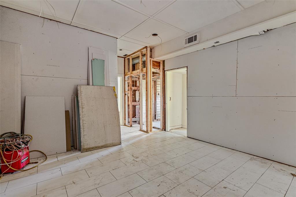 902 N Frances Street Property Photo 12