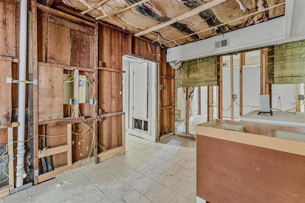 902 N Frances Street Property Photo 20