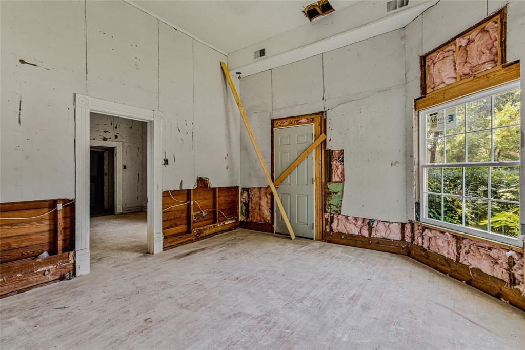 902 N Frances Street Property Photo 28