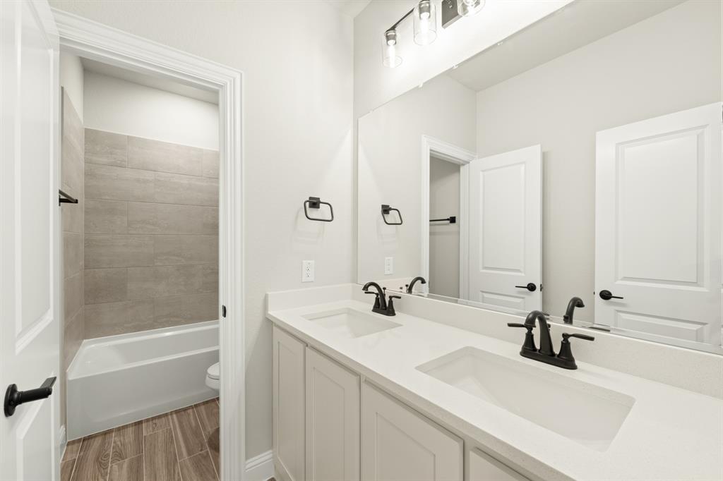 403 Crystal Lake Lane Property Photo 14
