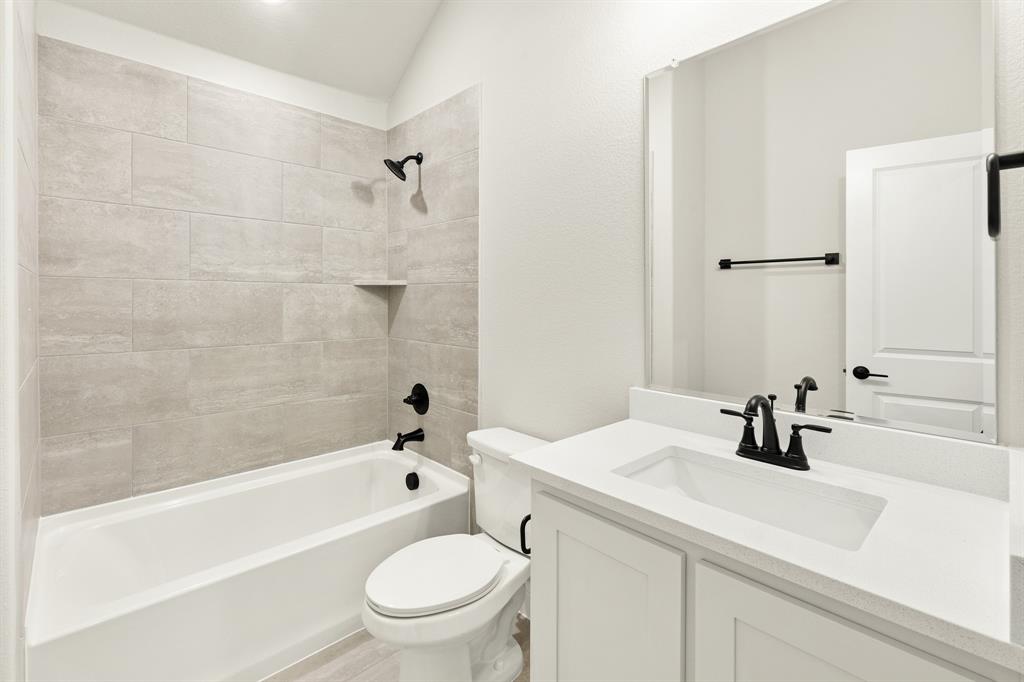 403 Crystal Lake Lane Property Photo 35