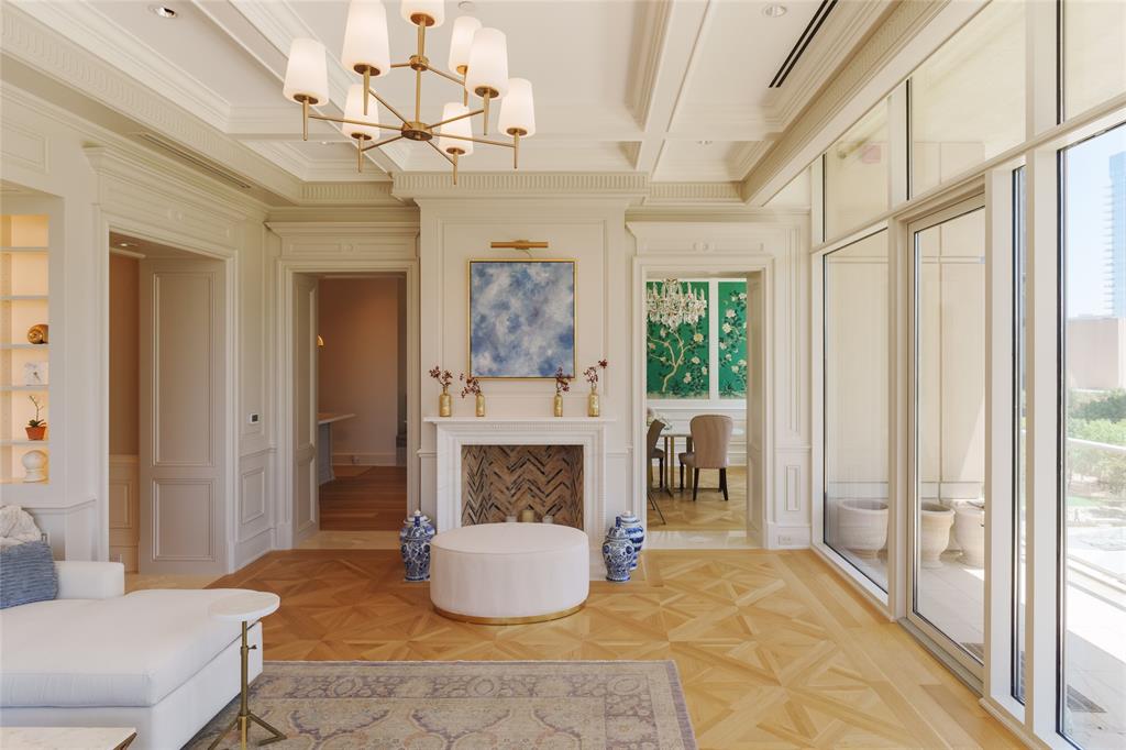 2025 Woodall Rodgers Freeway Property Photo