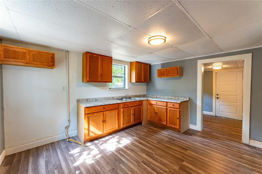1716 Maple Avenue Property Photo 3
