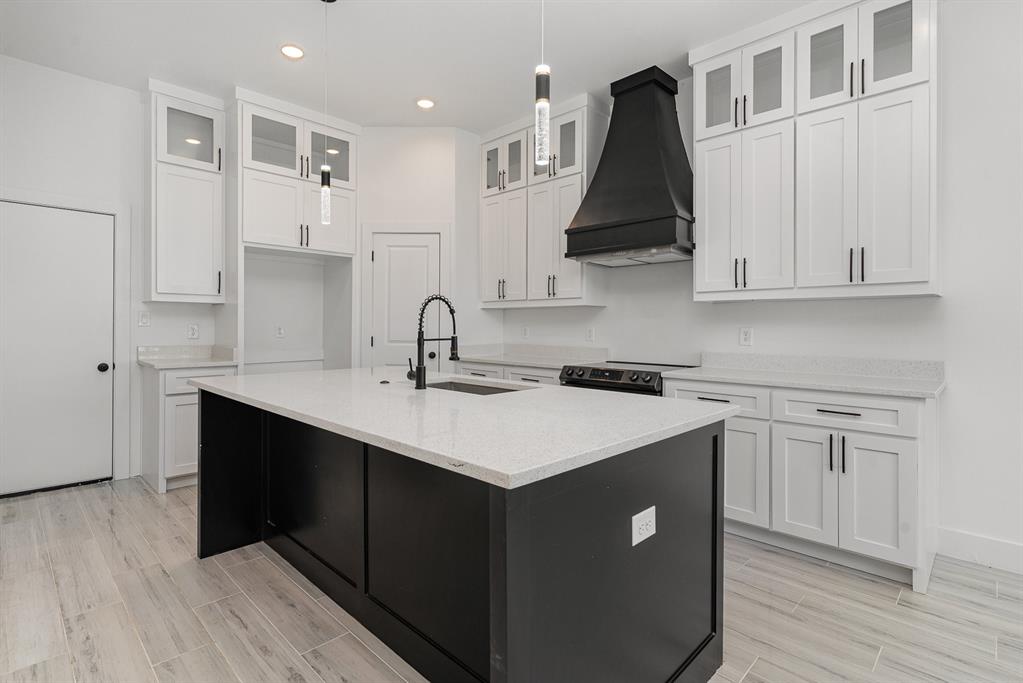 1813 Wellington Street Property Photo 4