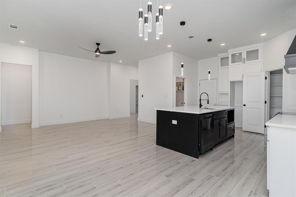 1813 Wellington Street Property Photo 14