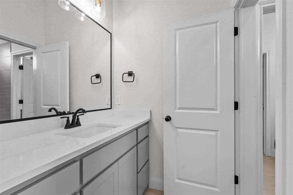 427 Red Bird Property Photo 28