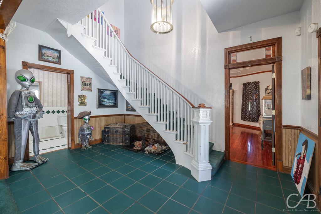 601 W Walnut Street Property Photo 3