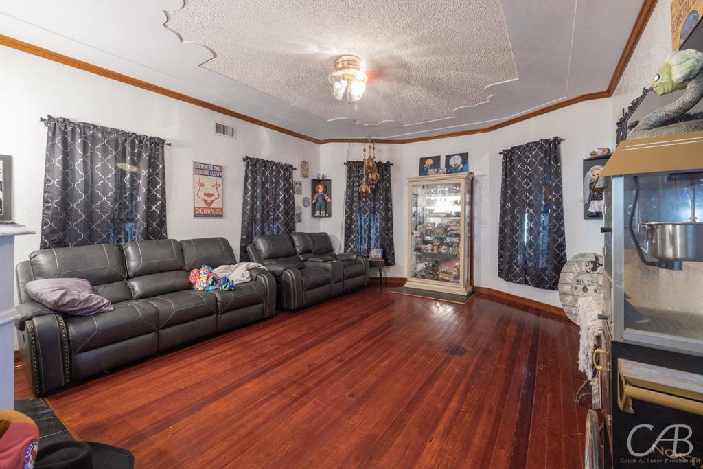 601 W Walnut Street Property Photo 18