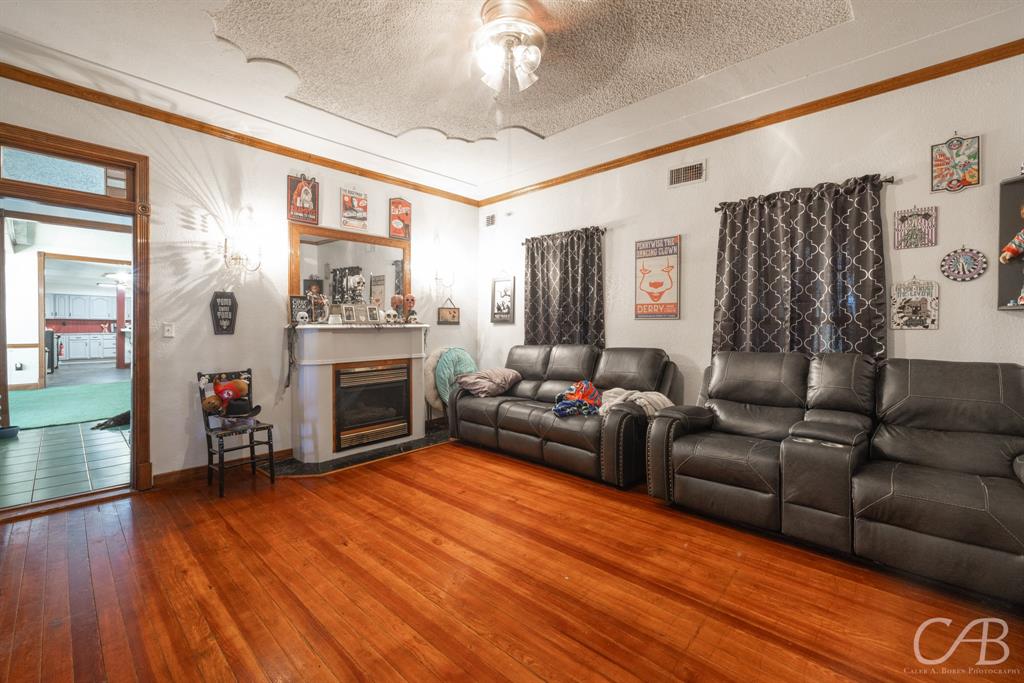 601 W Walnut Street Property Photo 20