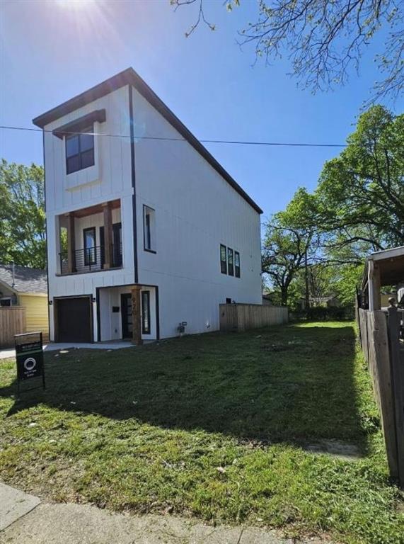 922 Muncie Avenue Property Photo 1