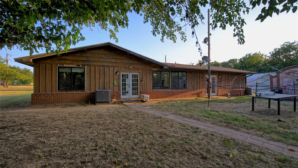 344 Oak Street Property Photo 4
