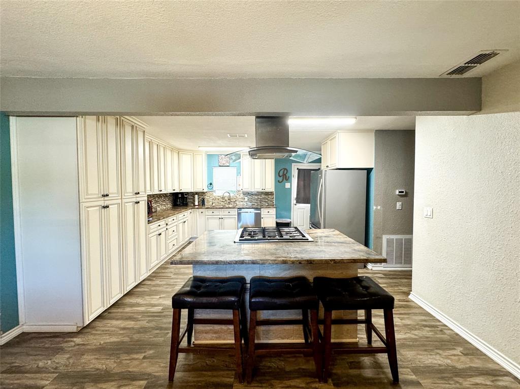 209 S Cedar Street Property Photo 2