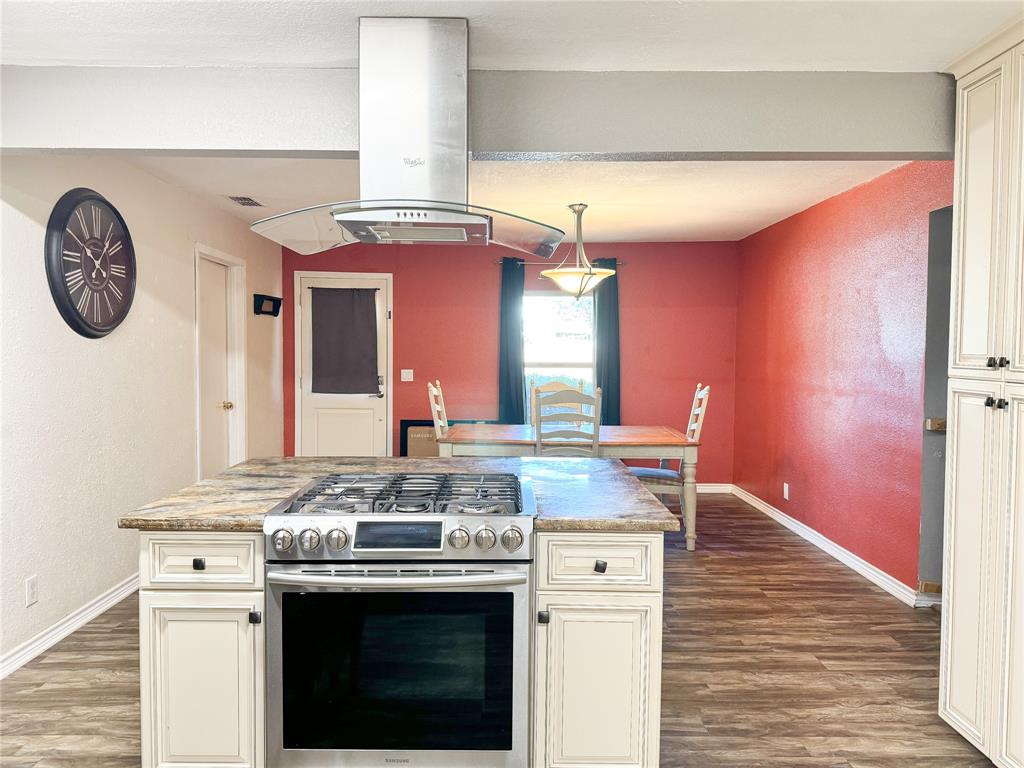 209 S Cedar Street Property Photo 3