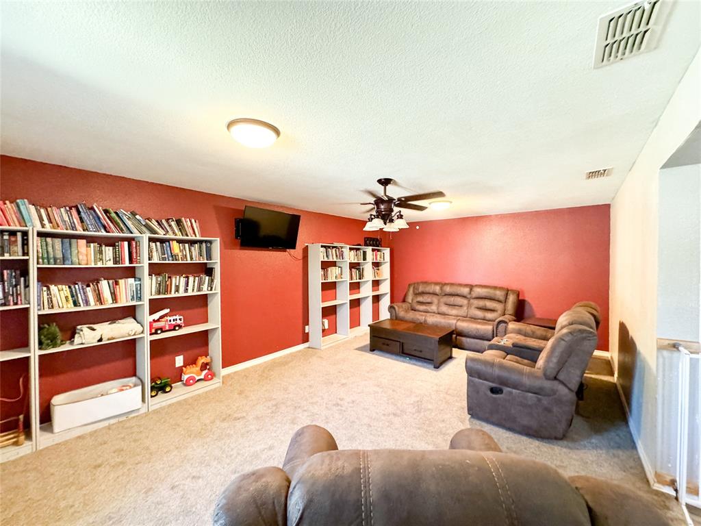209 S Cedar Street Property Photo 5