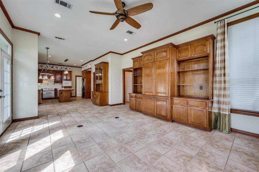 10200 Zipper Road Property Photo 9