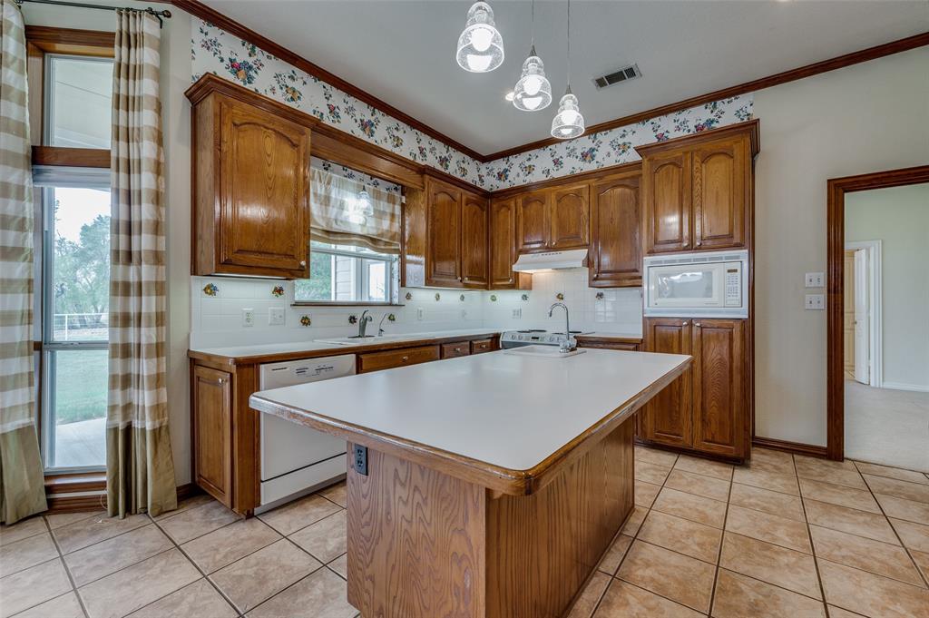 10200 Zipper Road Property Photo 12