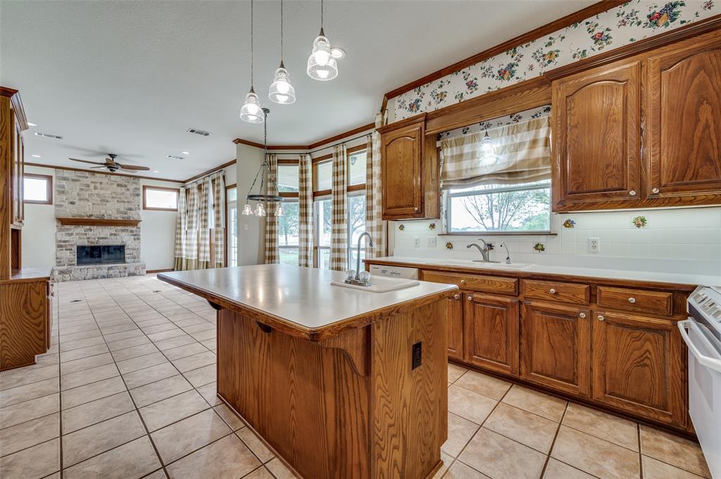 10200 Zipper Road Property Photo 15