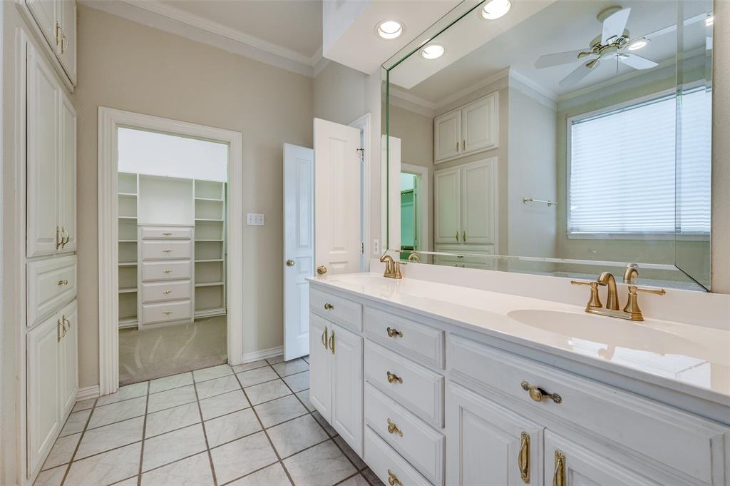 10200 Zipper Road Property Photo 19