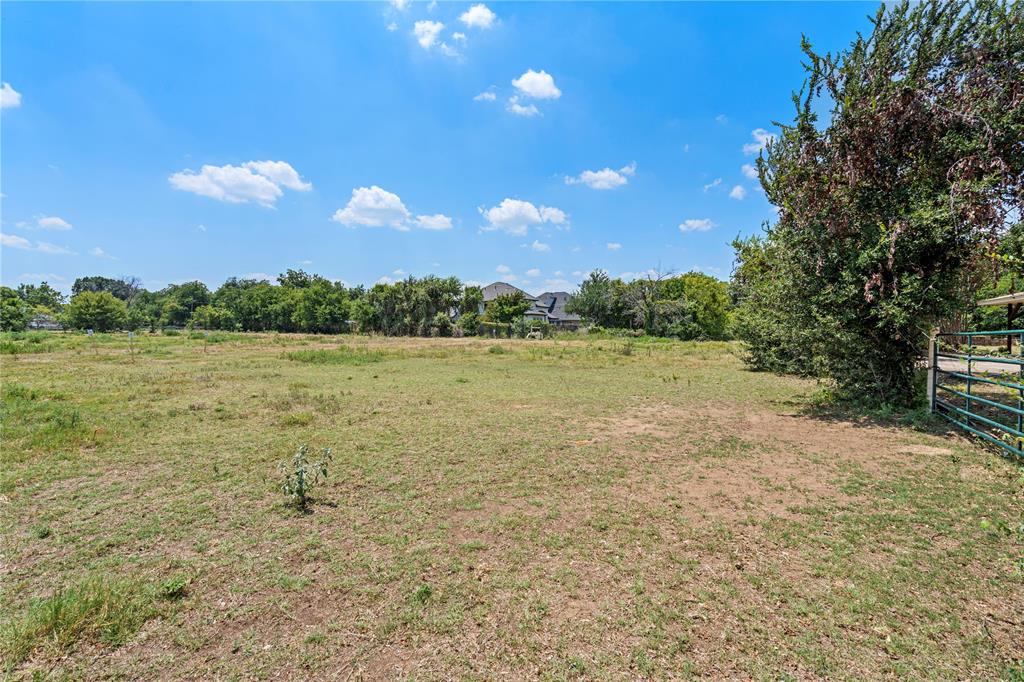 5744 Westworth Boulevard Property Photo 3