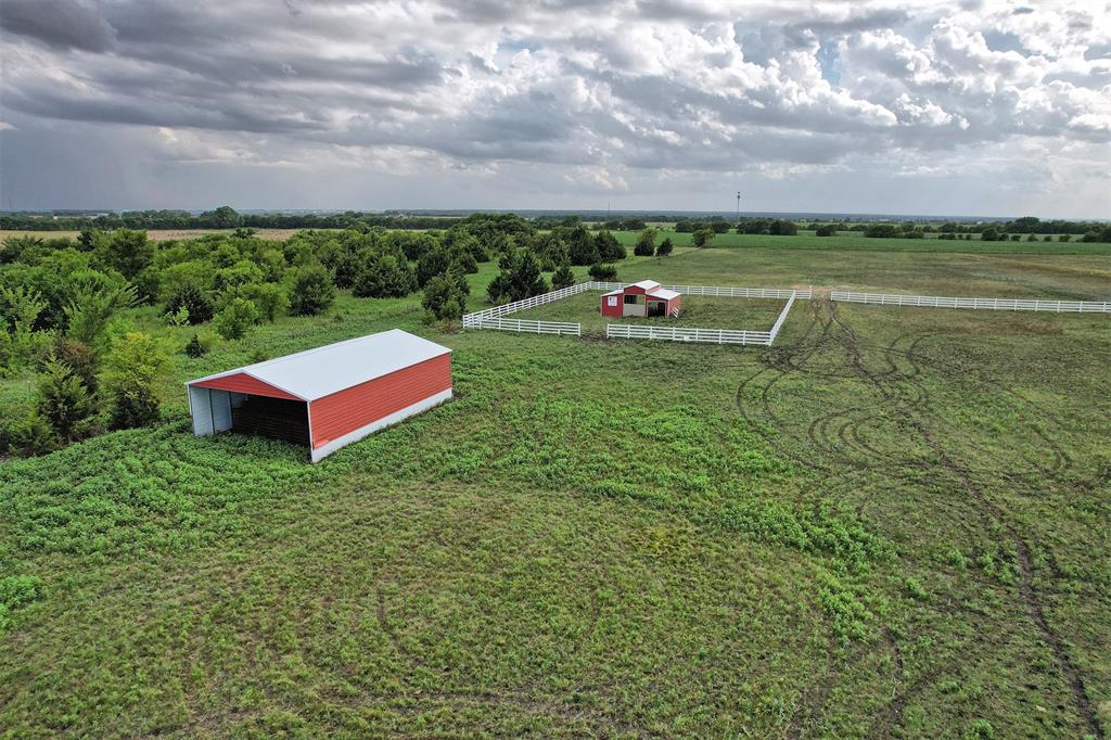6882 N Interstate Highway 35 Property Photo 3