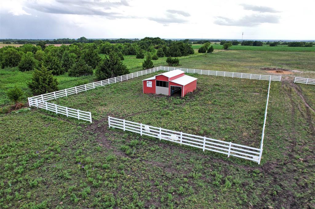 6882 N Interstate Highway 35 Property Photo 4