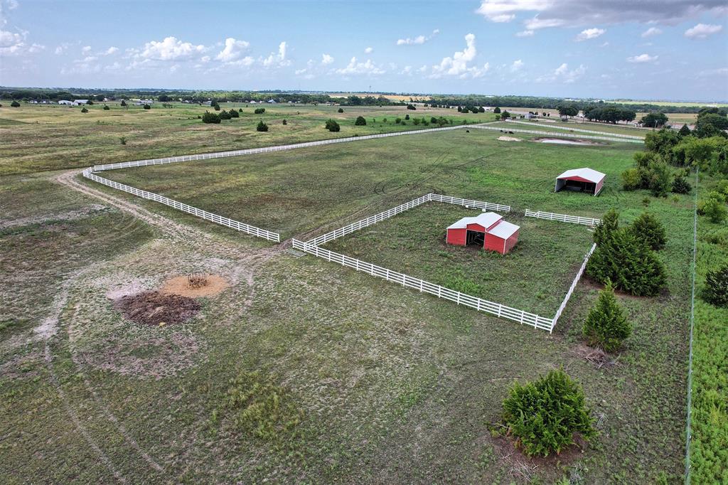 6882 N Interstate Highway 35 Property Photo 5