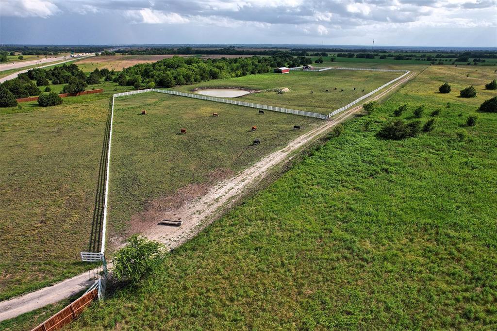 6882 N Interstate Highway 35 Property Photo 6