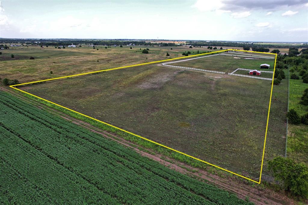 6882 N Interstate Highway 35 Property Photo 8