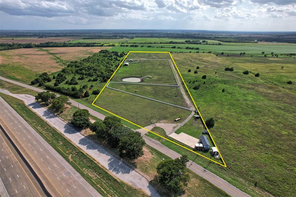 6882 N Interstate Highway 35 Property Photo 20