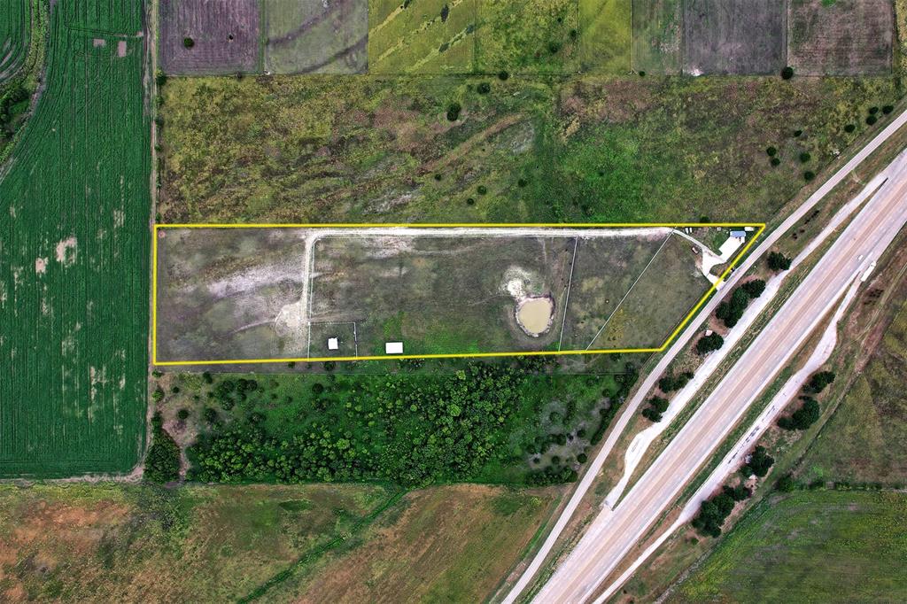6882 N Interstate Highway 35 Property Photo 21