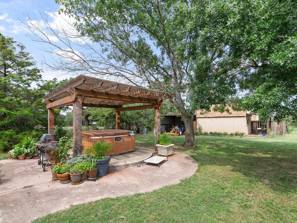 5850 Mineral Wells Highway Property Photo 2