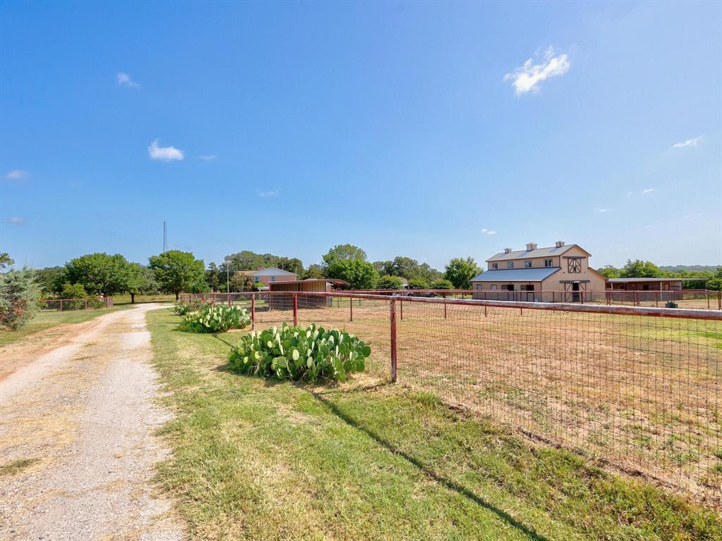 5850 Mineral Wells Highway Property Photo 3