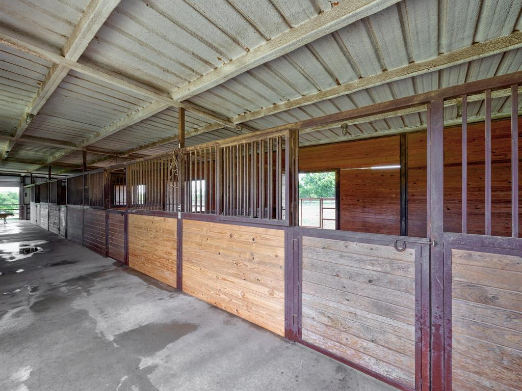 5850 Mineral Wells Highway Property Photo 28