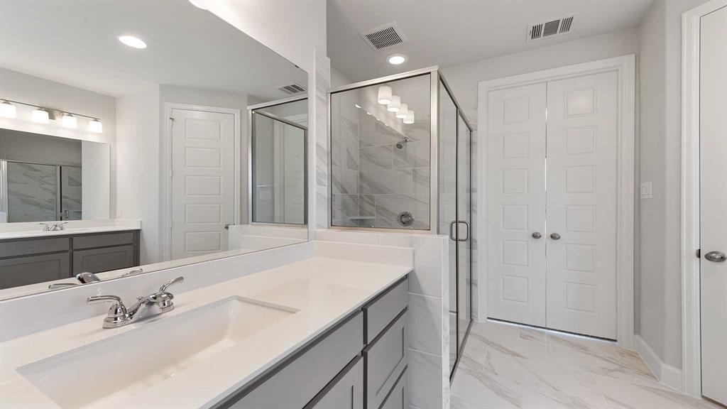 1738 Hillside Stroll Drive Property Photo 19