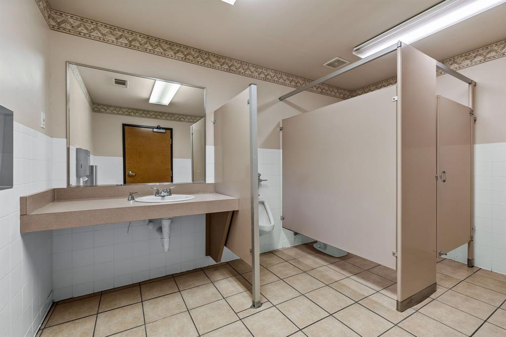 1125 S Ball Street Property Photo 16