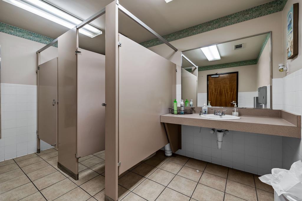 1125 S Ball Street Property Photo 17