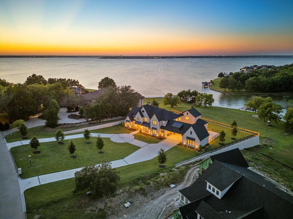 9 Meadowlake Drive Property Photo