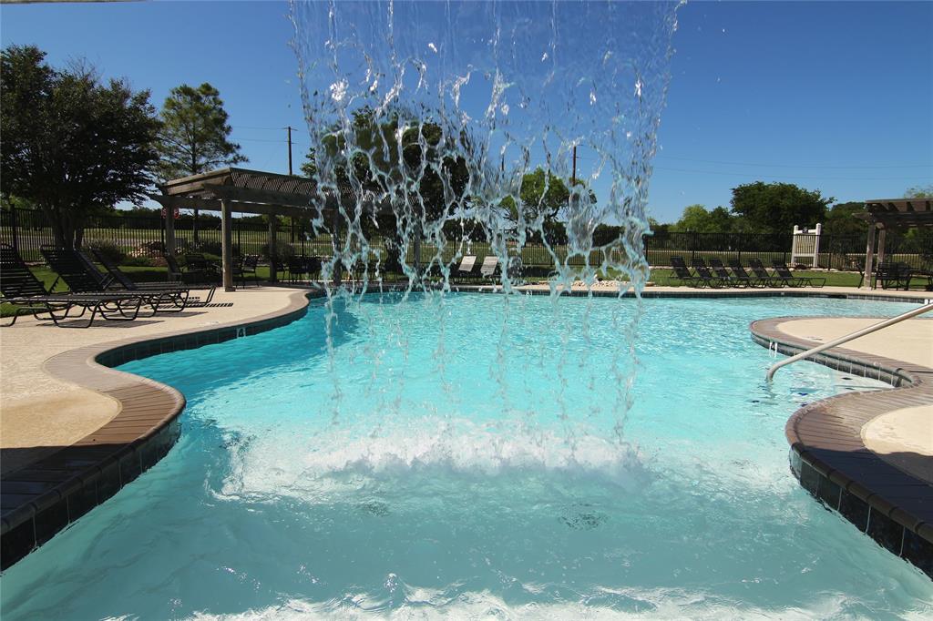 18018 Southhill Drive Property Photo 26