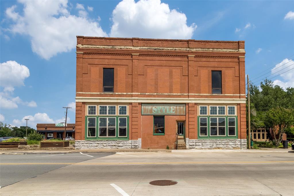 114 N Houston Avenue
