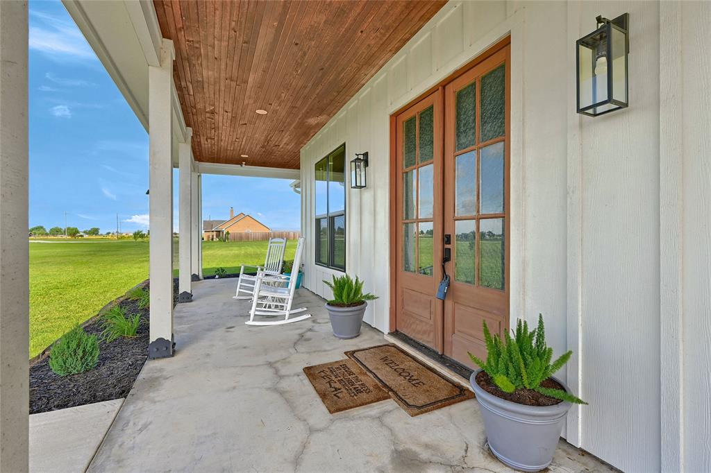 1553 South Road Property Photo 8