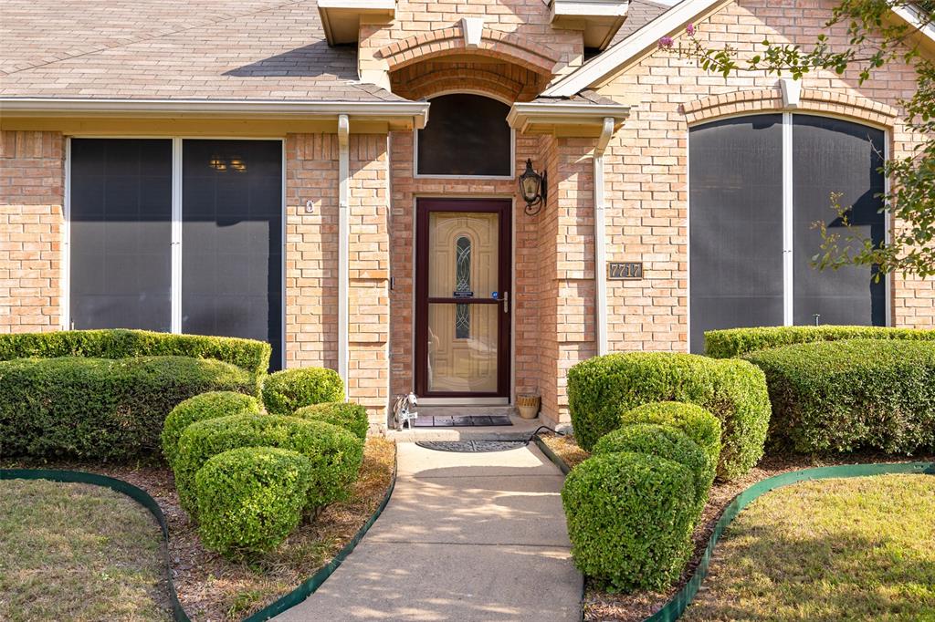 7717 Straits Drive Property Photo 3