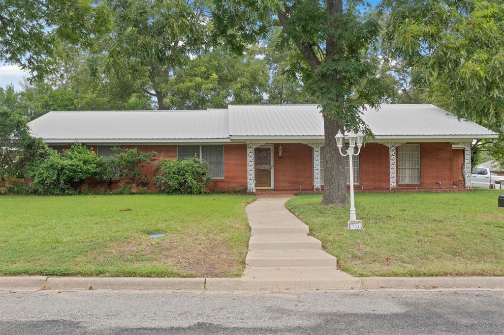 704 W 7th Street Property Photo