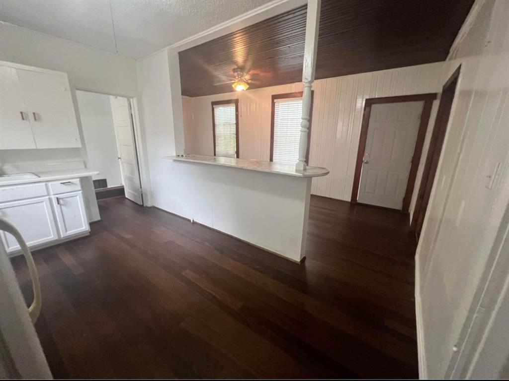 701 Pine Street Property Photo 3