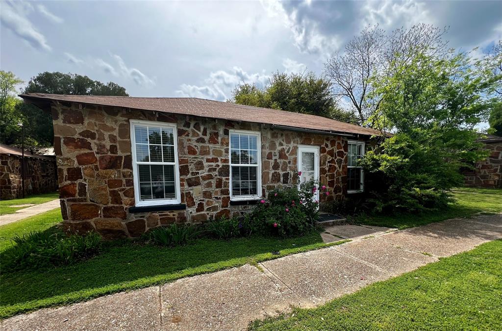 701 Pine Street Property Photo 7