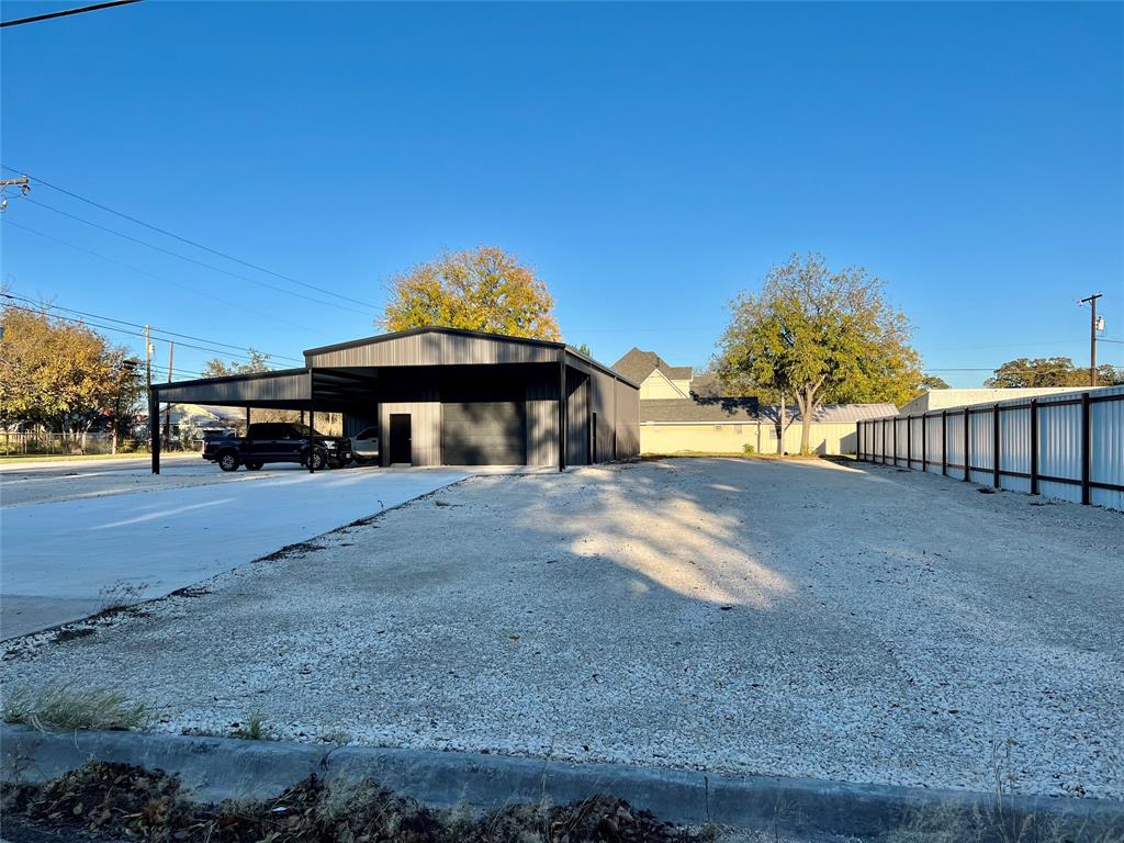 201 Dallas Street Property Photo 1