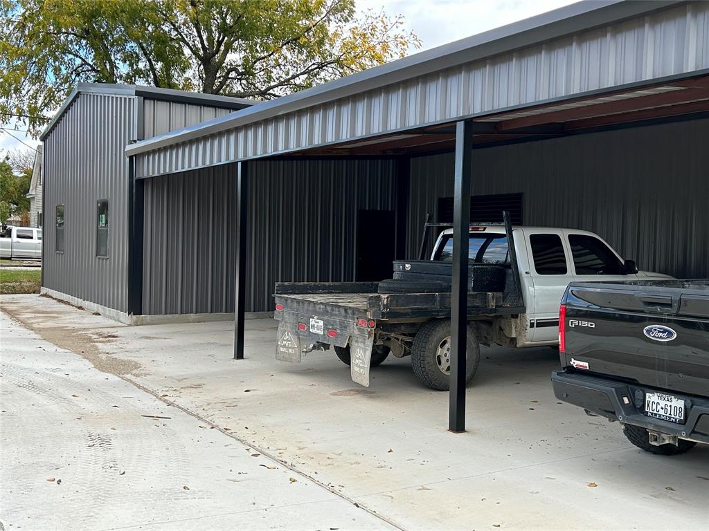 201 Dallas Street Property Photo 2
