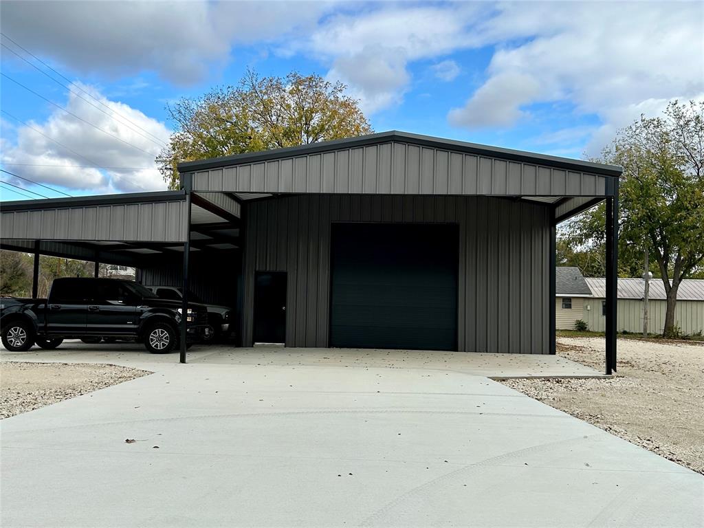 201 Dallas Street Property Photo 7