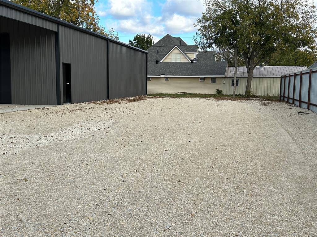 201 Dallas Street Property Photo 14