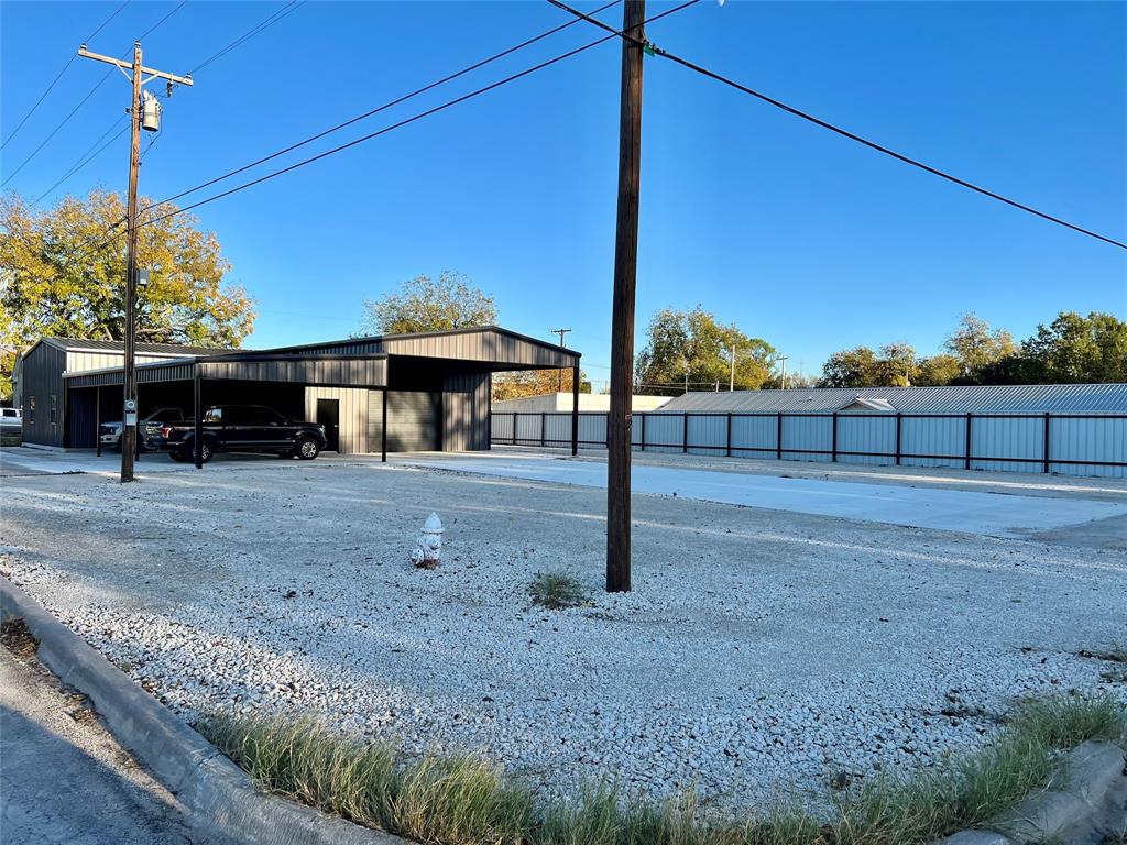 201 Dallas Street Property Photo 15