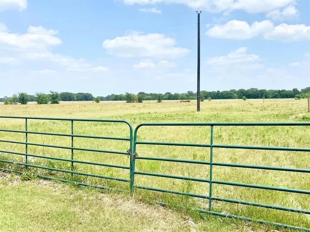12053 S 34 Highway Property Photo 3